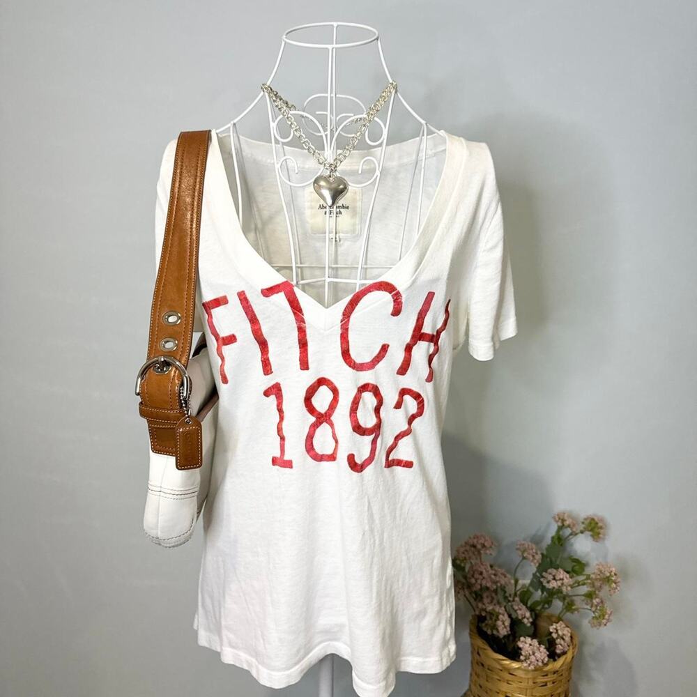 Cute vintage y2k tight Abercrombie & Fitch v neck t shirt with logo details